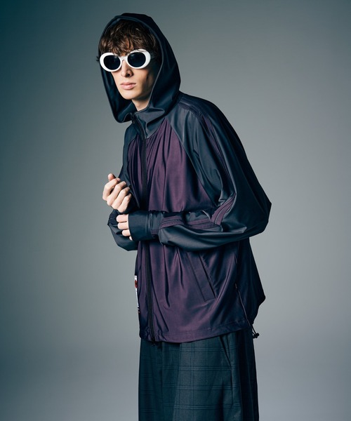 glamb(グラム)の「Rash Guard Hood Jersey / ラッシュガードフードジャージ(ジャージ・メンズ・ブラック/ワイン・S/M/L)」の9枚目の写真