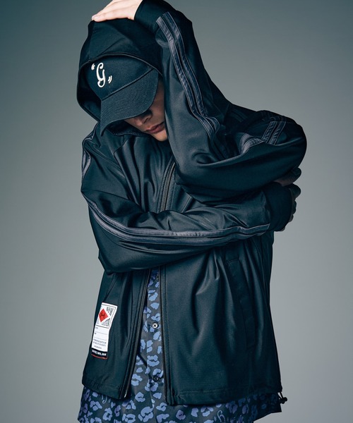 glamb(グラム)の「Rash Guard Hood Jersey / ラッシュガードフードジャージ(ジャージ・メンズ・ブラック/ワイン・S/M/L)」の6枚目の写真