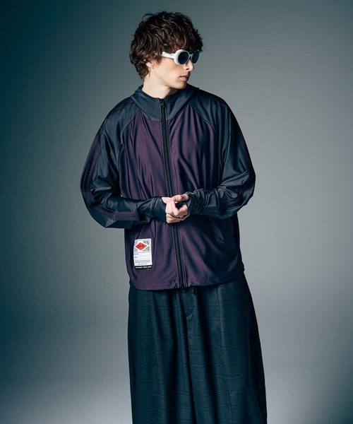 glamb(グラム)の「Rash Guard Hood Jersey / ラッシュガードフードジャージ(ジャージ・メンズ・ブラック/ワイン・S/M/L)」の10枚目の写真