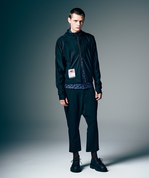 glamb(グラム)の「Rash Guard Hood Jersey / ラッシュガードフードジャージ(ジャージ・メンズ・ブラック/ワイン・S/M/L)」の11枚目の写真