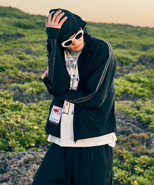 glamb(グラム)の「Rash Guard Hood Jersey / ラッシュガードフードジャージ(ジャージ・メンズ・ブラック/ワイン・S/M/L)」の16枚目の写真