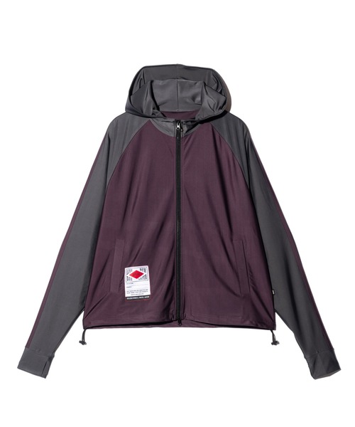 glamb(グラム)の「Rash Guard Hood Jersey / ラッシュガードフードジャージ(ジャージ・メンズ・ブラック/ワイン・S/M/L)」の4枚目の写真