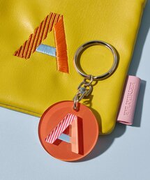 BIRTHDAY BAR（バースデイバー）の「Kindly Yours イニシャルキーチャーム（キーホルダー）」
