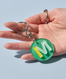 BIRTHDAY BAR（バースデイバー）の「Kindly Yours イニシャルキーチャーム（キーホルダー）」