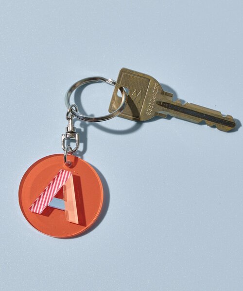 BIRTHDAY BAR（バースデイバー）の「Kindly Yours イニシャルキーチャーム（キーホルダー・レディース・グリーン/ホワイト/オレンジ/イエロー/パープル/ブルー・0）」の20枚目の写真