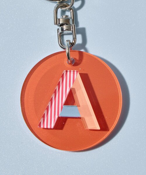 BIRTHDAY BAR（バースデイバー）の「Kindly Yours イニシャルキーチャーム（キーホルダー・レディース・グリーン/ホワイト/オレンジ/イエロー/パープル/ブルー・0）」の22枚目の写真