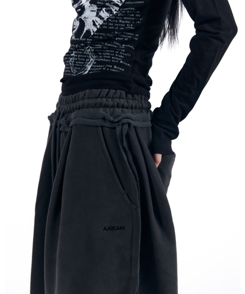 AAKAM(アーカム)の「Side Damaged Sweatpants (Dark Gray)(スウェットパンツ・レディース・その他・1/2)」の2枚目の写真