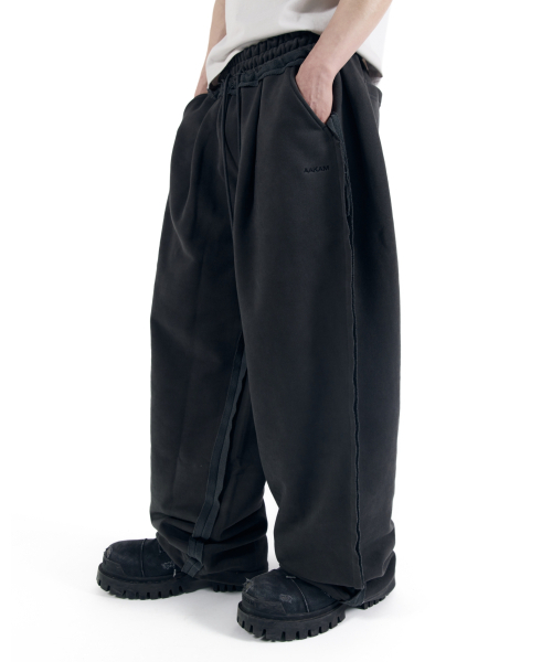 AAKAM(アーカム)の「Side Damaged Sweatpants (Dark Gray)(スウェットパンツ・レディース・その他・1/2)」の14枚目の写真
