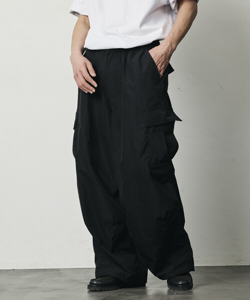 FREAK'S STORE（フリークスストア）の「限定展開 Quick Dry Fabric ワイドシルエット ポリリップクロス カーゴパンツ/UVカット/速乾（カーゴパンツ・メンズ・オリーブ/ブラック/チャコールグレー/ベージュ・SMALL/MEDIUM/LARGE）」の2枚目の写真