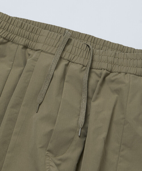 FREAK'S STORE（フリークスストア）の「限定展開 Quick Dry Fabric ワイドシルエット ポリリップクロス カーゴパンツ/UVカット/速乾（カーゴパンツ・メンズ・オリーブ/ブラック/チャコールグレー/ベージュ・SMALL/MEDIUM/LARGE）」の14枚目の写真