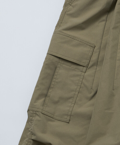 FREAK'S STORE（フリークスストア）の「限定展開 Quick Dry Fabric ワイドシルエット ポリリップクロス カーゴパンツ/UVカット/速乾（カーゴパンツ・メンズ・オリーブ/ブラック/チャコールグレー/ベージュ・SMALL/MEDIUM/LARGE）」の12枚目の写真