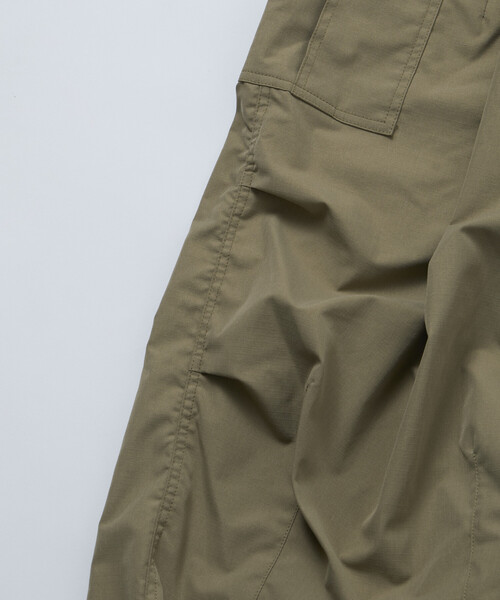 FREAK'S STORE（フリークスストア）の「限定展開 Quick Dry Fabric ワイドシルエット ポリリップクロス カーゴパンツ/UVカット/速乾（カーゴパンツ・メンズ・オリーブ/ブラック/チャコールグレー/ベージュ・SMALL/MEDIUM/LARGE）」の11枚目の写真