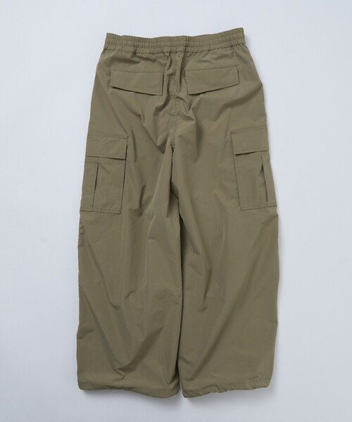 FREAK'S STORE（フリークスストア）の「限定展開 Quick Dry Fabric ワイドシルエット ポリリップクロス カーゴパンツ/UVカット/速乾（カーゴパンツ・メンズ・オリーブ/ブラック/チャコールグレー/ベージュ・SMALL/MEDIUM/LARGE）」の8枚目の写真