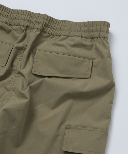 FREAK'S STORE（フリークスストア）の「限定展開 Quick Dry Fabric ワイドシルエット ポリリップクロス カーゴパンツ/UVカット/速乾（カーゴパンツ・メンズ・オリーブ/ブラック/チャコールグレー/ベージュ・SMALL/MEDIUM/LARGE）」の7枚目の写真