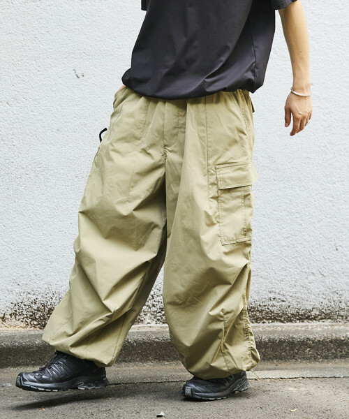 FREAK'S STORE(フリークスストア)の「限定展開 Quick Dry Fabric ワイドシルエット ポリリップクロス カーゴパンツ/UVカット/速乾(カーゴパンツ・メンズ・オリーブ/ブラック/チャコールグレー/ベージュ・SMALL/MEDIUM/LARGE)」の22枚目の写真