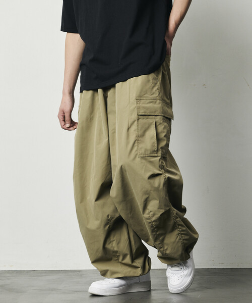 FREAK'S STORE（フリークスストア）の「限定展開 Quick Dry Fabric ワイドシルエット ポリリップクロス カーゴパンツ/UVカット/速乾（カーゴパンツ・メンズ・オリーブ/ブラック/チャコールグレー/ベージュ・SMALL/MEDIUM/LARGE）」の22枚目の写真