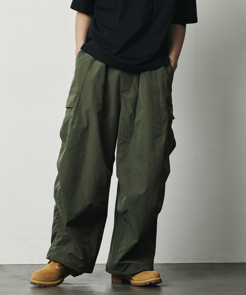 FREAK'S STORE（フリークスストア）の「限定展開 Quick Dry Fabric ワイドシルエット ポリリップクロス カーゴパンツ/UVカット/速乾（カーゴパンツ・メンズ・オリーブ/ブラック/チャコールグレー/ベージュ・SMALL/MEDIUM/LARGE）」の20枚目の写真