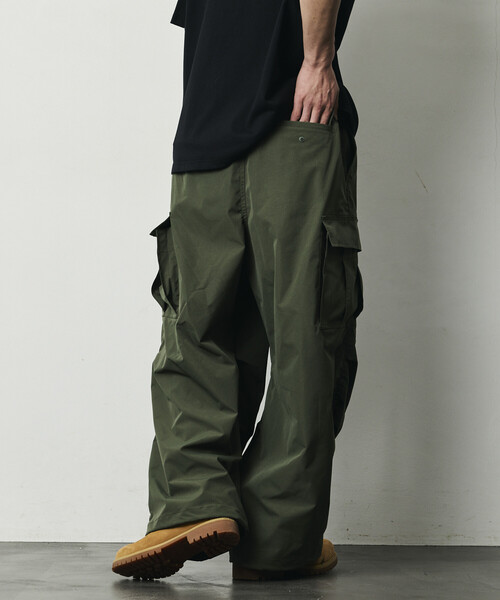 FREAK'S STORE（フリークスストア）の「限定展開 Quick Dry Fabric ワイドシルエット ポリリップクロス カーゴパンツ/UVカット/速乾（カーゴパンツ・メンズ・オリーブ/ブラック/チャコールグレー/ベージュ・SMALL/MEDIUM/LARGE）」の17枚目の写真