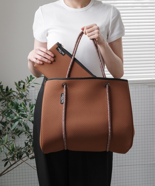Willow Bay(ウィローベイ)の「【Willow Bay】ウィローベイ DAYDREAMER WITH ZIP CLOSURE FULL SIZE トートバッグ(トートバッグ・レディース・ブラック系2/グレー/ブラック系1/ブラウン/ピンク/ラベンダー・FREE)」の4枚目の写真