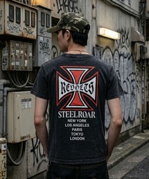 SPINNS | 短丈クロスバックプリント半袖Tシャツ/ワンポイント(Tシャツ/カットソー)