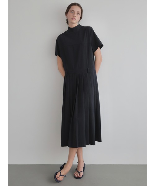 NOWNS（ナウンス）の「Celine | Pleats dress（ワンピース・レディース・アイボリー/ネイビー/チャコールグレー・FREE）」の3枚目の写真