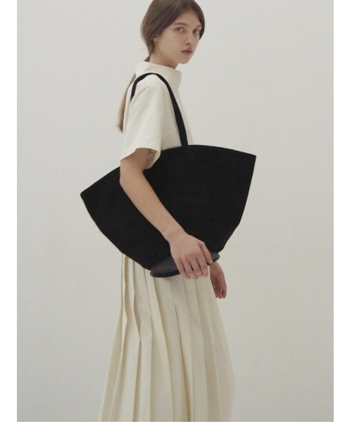NOWNS（ナウンス）の「Celine | Pleats dress（ワンピース・レディース・アイボリー/ネイビー/チャコールグレー・FREE）」の4枚目の写真