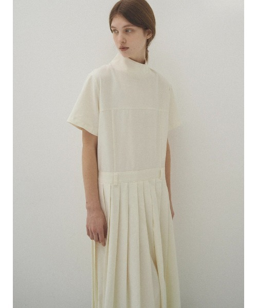NOWNS（ナウンス）の「Celine | Pleats dress（ワンピース・レディース・アイボリー/ネイビー/チャコールグレー・FREE）」の13枚目の写真