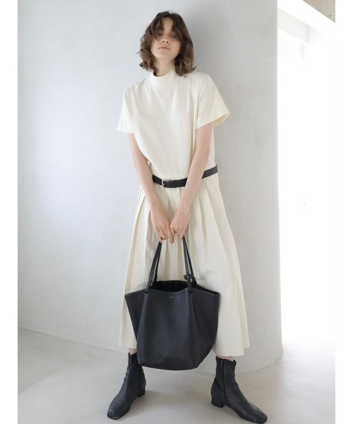 NOWNS（ナウンス）の「Celine | Pleats dress（ワンピース・レディース・アイボリー/ネイビー/チャコールグレー・FREE）」の7枚目の写真