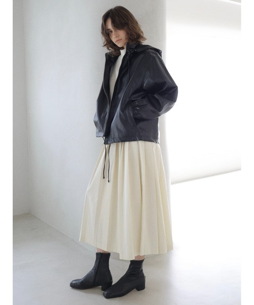 NOWNS（ナウンス）の「Celine | Pleats dress（ワンピース・レディース・アイボリー/ネイビー/チャコールグレー・FREE）」の9枚目の写真