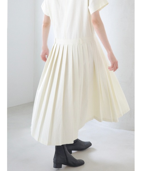 NOWNS（ナウンス）の「Celine | Pleats dress（ワンピース・レディース・アイボリー/ネイビー/チャコールグレー・FREE）」の11枚目の写真