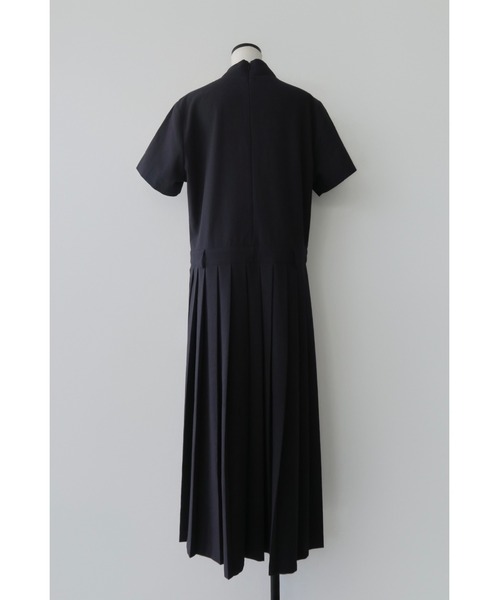 NOWNS（ナウンス）の「Celine | Pleats dress（ワンピース・レディース・アイボリー/ネイビー/チャコールグレー・FREE）」の17枚目の写真