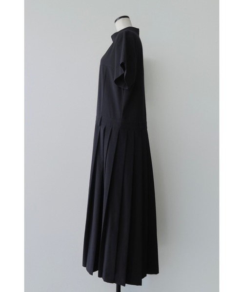 NOWNS（ナウンス）の「Celine | Pleats dress（ワンピース・レディース・アイボリー/ネイビー/チャコールグレー・FREE）」の16枚目の写真