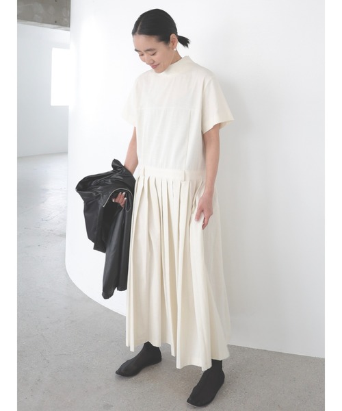 NOWNS（ナウンス）の「Celine | Pleats dress（ワンピース・レディース・アイボリー/ネイビー/チャコールグレー・FREE）」の20枚目の写真