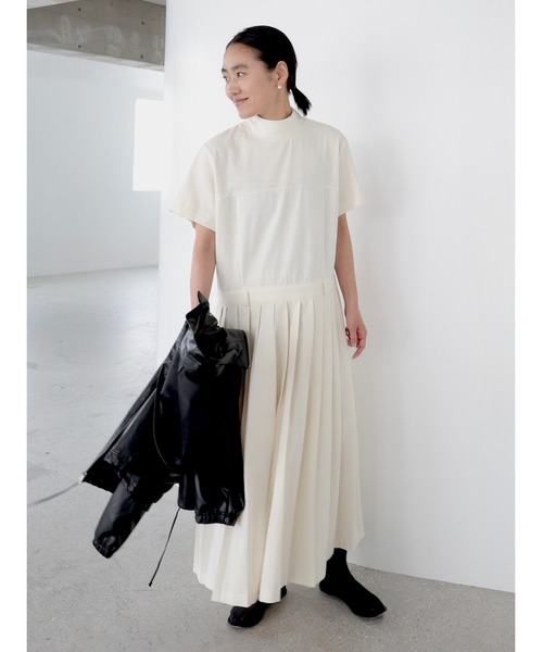 NOWNS（ナウンス）の「Celine | Pleats dress（ワンピース・レディース・アイボリー/ネイビー/チャコールグレー・FREE）」の22枚目の写真
