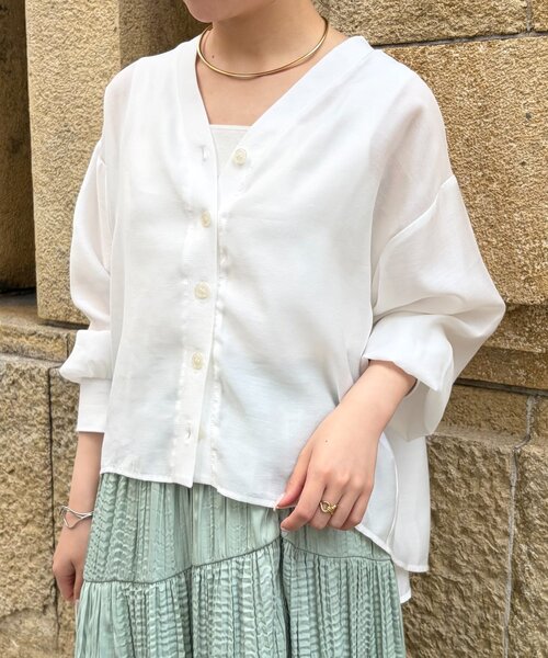 Jena espace merveilleux（ジェナ　エスパスメルヴェイユ）の「【軽やか/程よいシアーで抜け感】シアーシャツカーディガン（シャツ/ブラウス・レディース・チャコールグレー/グレー/オフホワイト/グリーン/ブルー・FREE）」の2枚目の写真
