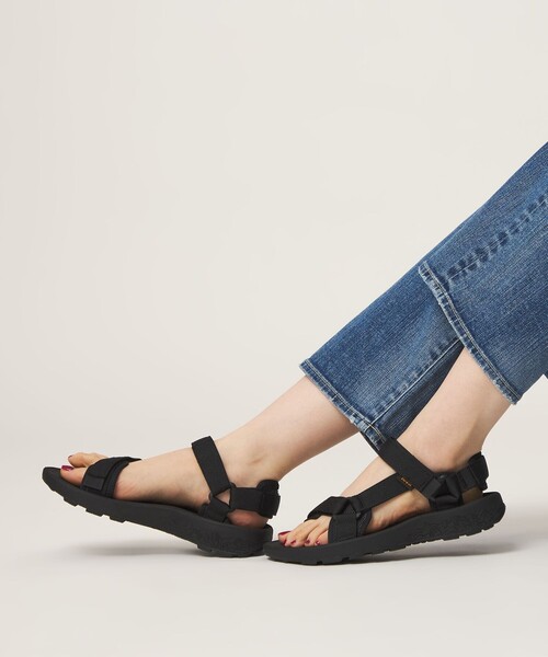 Teva(テバ)の「【WEB限定】<TEVA> Hydratrek Sandal(サンダル・レディース・ブラック/ロイヤルブルー・25cm/23cm/24cm/22cm)」の4枚目の写真