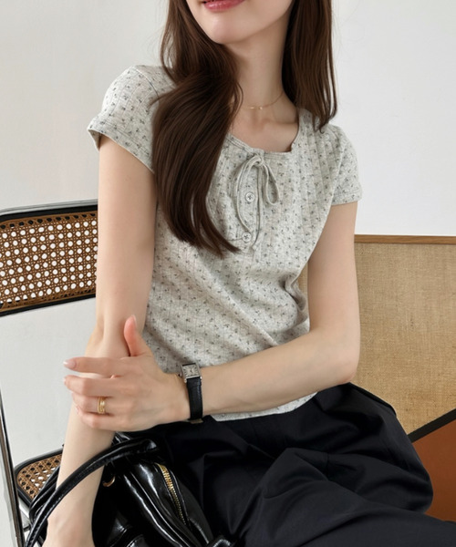 Ada.（エイダ）の「ヘンリーネック 花柄 カットソー ◎（Tシャツ/カットソー・レディース・オートミール/オフホワイト/アイボリー・FREE）」の9枚目の写真