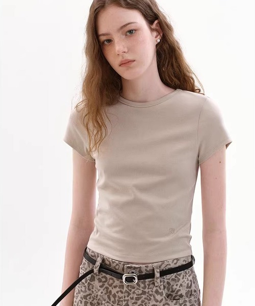 Fano Studios（ファノ ストゥディオズ）の「ラウンドネック クロップド丈 半袖Tシャツ FX26S155【Fano Studios】【2026SS】（Tシャツ/カットソー・レディース・ベージュ/ダークグレー・M/L/S）」の7枚目の写真