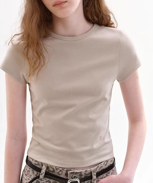 Fano Studios（ファノ ストゥディオズ）の「ラウンドネック クロップド丈 半袖Tシャツ FX26S155【Fano Studios】【2026SS】（Tシャツ/カットソー・レディース・ベージュ/ダークグレー・M/L/S）」の8枚目の写真