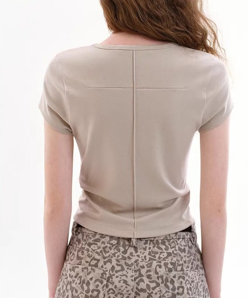 Fano Studios（ファノ ストゥディオズ）の「ラウンドネック クロップド丈 半袖Tシャツ FX26S155【Fano Studios】【2026SS】（Tシャツ/カットソー・レディース・ベージュ/ダークグレー・M/L/S）」の10枚目の写真