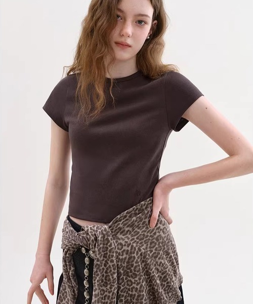 Fano Studios（ファノ ストゥディオズ）の「ラウンドネック クロップド丈 半袖Tシャツ FX26S155【Fano Studios】【2026SS】（Tシャツ/カットソー・レディース・ベージュ/ダークグレー・M/L/S）」の18枚目の写真