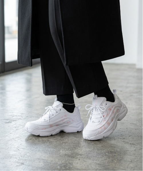 FILA(フィラ)の「RAYTONA CB(スニーカー・レディース・ホワイト・28.0cm/27.0cm/26.0cm/25.0cm/24.5cm/24.0cm/23.5cm/23.0cm/22.5cm)」の1枚目の写真