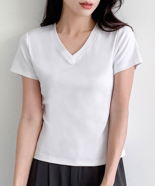 LOWO(ロワ)の「【M~4Lまで豊富なサイズ展開】コットン混Vネックショート丈Tシャツカットソー 大きいサイズ(Tシャツ/カットソー・レディース・ブラック/ライトグレー/ホワイト/ネイビー・4L/3L/2L/L/M)」の1枚目の写真