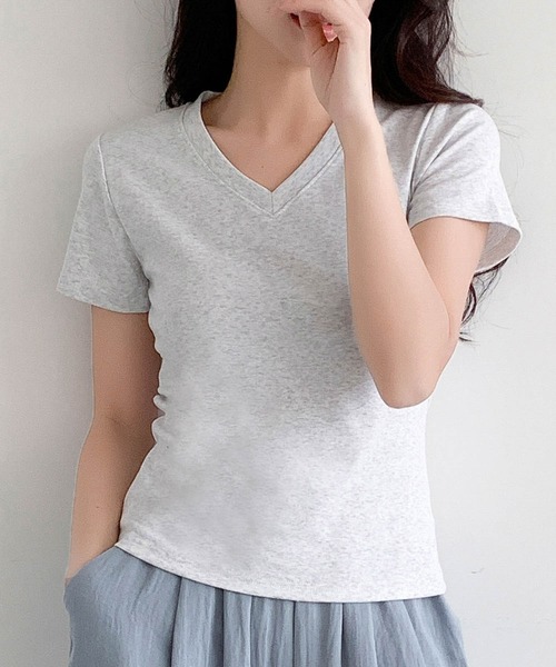 LOWO(ロワ)の「【M~4Lまで豊富なサイズ展開】コットン混Vネックショート丈Tシャツカットソー 大きいサイズ(Tシャツ/カットソー・レディース・ブラック/ライトグレー/ホワイト/ネイビー・4L/3L/2L/L/M)」の3枚目の写真