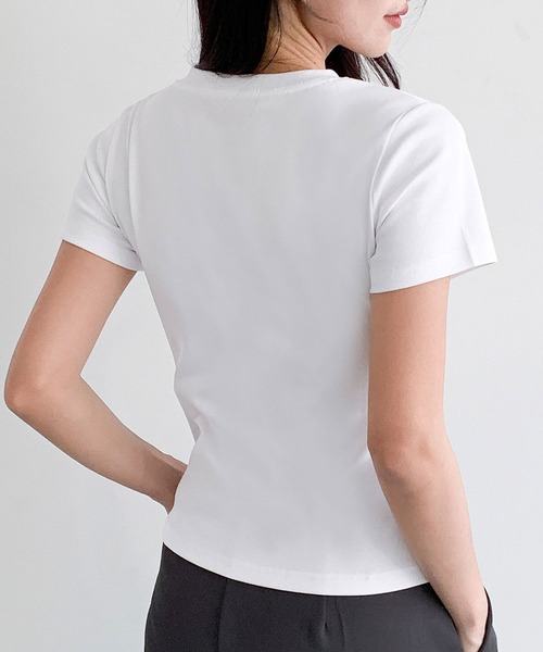 LOWO(ロワ)の「【M~4Lまで豊富なサイズ展開】コットン混Vネックショート丈Tシャツカットソー 大きいサイズ(Tシャツ/カットソー・レディース・ブラック/ライトグレー/ホワイト/ネイビー・4L/3L/2L/L/M)」の6枚目の写真