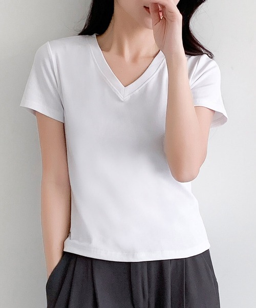 LOWO(ロワ)の「【M~4Lまで豊富なサイズ展開】コットン混Vネックショート丈Tシャツカットソー 大きいサイズ(Tシャツ/カットソー・レディース・ブラック/ライトグレー/ホワイト/ネイビー・4L/3L/2L/L/M)」の7枚目の写真