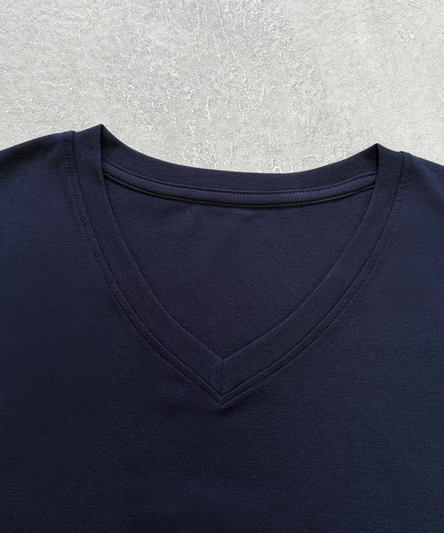 LOWO(ロワ)の「【M~4Lまで豊富なサイズ展開】コットン混Vネックショート丈Tシャツカットソー 大きいサイズ(Tシャツ/カットソー・レディース・ブラック/ライトグレー/ホワイト/ネイビー・4L/3L/2L/L/M)」の16枚目の写真