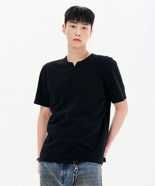 CHASECULT(チェイスカルト)の「男性ネック変形半袖Tシャツ-FBZK5807C03(Tシャツ/カットソー・メンズ・ブラック・115/100/105/110/95)」の2枚目の写真
