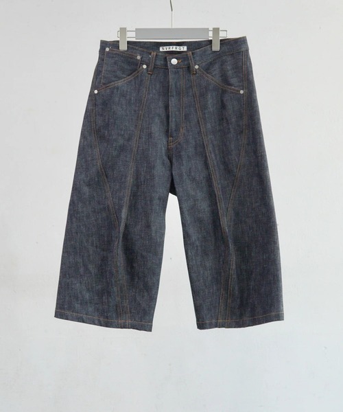 NVRFRGT(ネヴァーフォーゲット)の「3D TWISTED JORTS(デニムパンツ・メンズ・インディゴブルー・3/2/1)」の1枚目の写真
