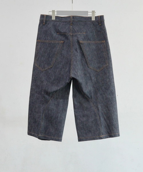 NVRFRGT(ネヴァーフォーゲット)の「3D TWISTED JORTS(デニムパンツ・メンズ・インディゴブルー・3/2/1)」の2枚目の写真